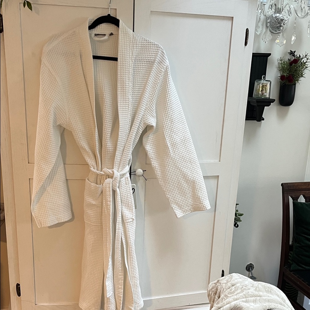 Spa Type White Waffle Bathrobe